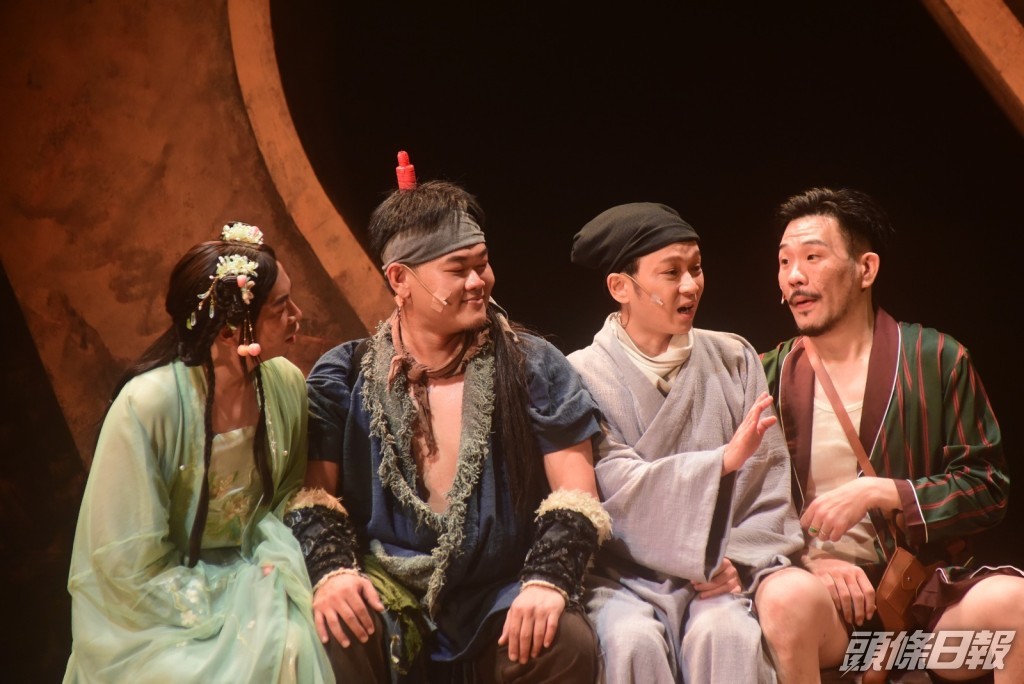 四人稱反串做仙女跳舞，比想像中攰。